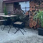 Gemütliche möblierte Souterrain Wohnung